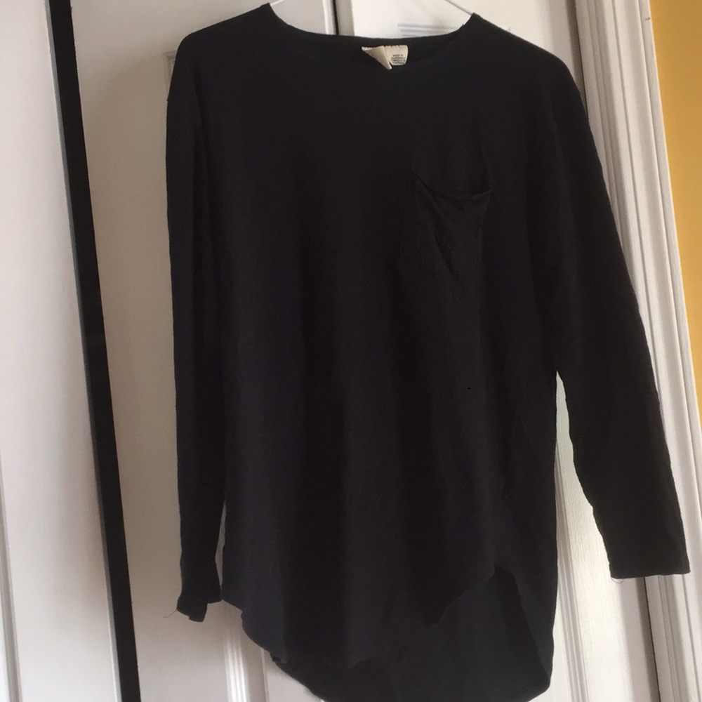 Urban Outfitters Feathers black longline shirt